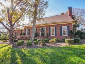 3030 Somerset Dr, Charlotte, NC 28209