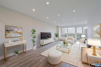 2077 Center Ave Unit 11C, Fort Lee, NJ 07024