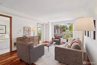 412 11th Ave Unit 504, Seattle, WA 98122