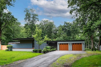 5219 Forest Grove Dr, Fort Wayne, IN 46835