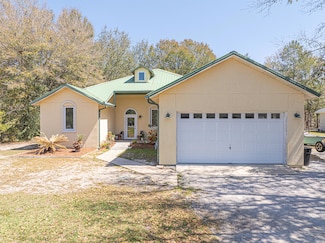 293 Happy Hollow Rd, Freeport, FL 32439