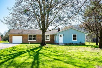 7900 Fox Ln, Whitmore Lake, MI 48189