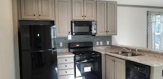 10340 Midland Rd Unit 88, Freeland, MI 48623
