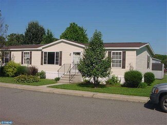 605 Lark St, Paulsboro, NJ 08066