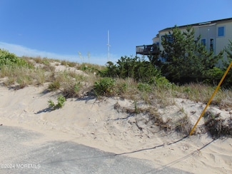 206 E 20th St, Beach Haven, NJ 08008
