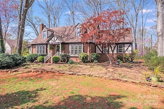 2324 Chestnut Ln, Matthews, NC 28104