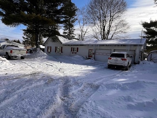 702 S Court Ave, Gaylord, MI 49735