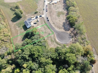 918 SW 8th St, Pine Island, MN 55963