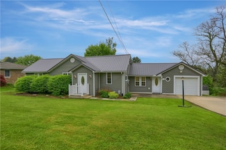 110 Oakville Rd, Beaver Falls, PA 15010