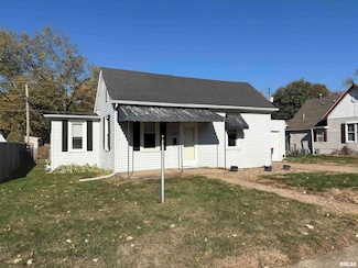 1205 Henrietta St, Pekin, IL 61554