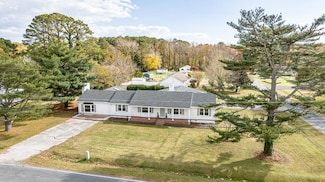 47 Hill St, Onancock, VA 23417