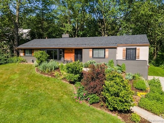 2905 Lahser Rd, Bloomfield Hills, MI 48304