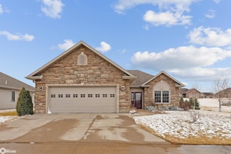 1704 E Ashford Cir, Mount Pleasant, IA 52641