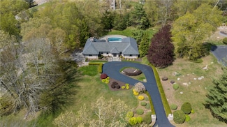 136 White Birch Cir, Hope, RI 02831