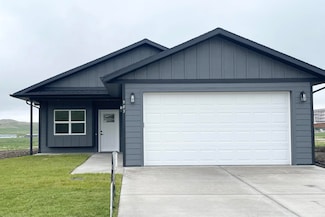 905 Bennington Dr, Box Elder, SD 57719