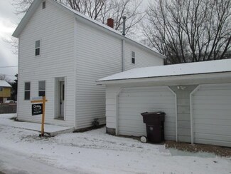 810 S 3rd Ln, Guttenberg, IA 52052