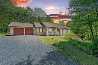 2380 Beartown Rd, Canadensis, PA 18325
