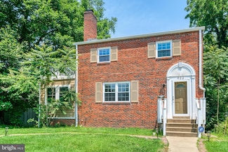 933 22nd St S, Arlington, VA 22202