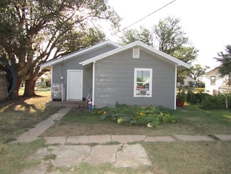207 NW 5th St, Dimmitt, TX 79027