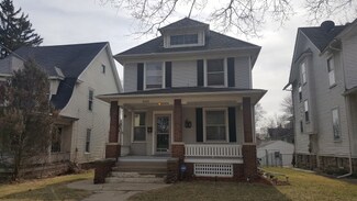 945 Grant Ave, Rockford, IL 61103