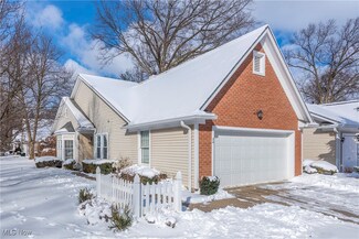 225 Westwind Dr Unit 24, Avon Lake, OH 44012