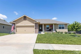 2214 Willow Creek Ln, Wamego, KS 66547
