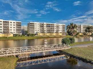 1200 Country Club Dr Unit 5402, Largo, FL 33771