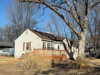 909 Idlewood Ave, Waseca, MN 56093