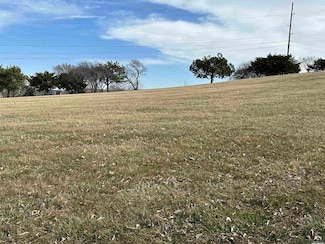 3 Fall Creek Rd, Lawrence, KS 66049
