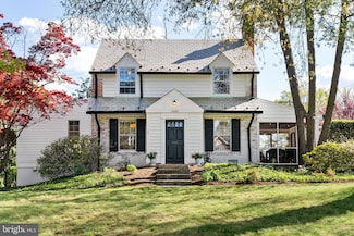 1004 Janneys Ln, Alexandria, VA 22302