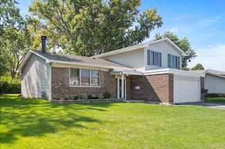 3011 Scenicwood Ln, Woodridge, IL 60517