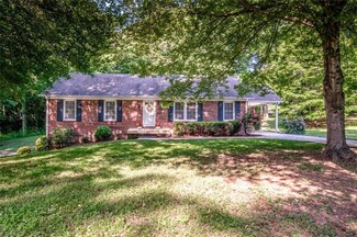 5440 Nestleway Dr, Clemmons, NC 27012