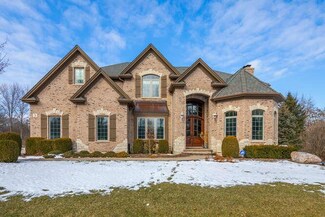 5 Lydia Ct, South Elgin, IL 60177