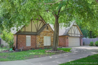 5512 S Columbia Ct, Tulsa, OK 74105