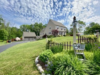 2A Castle Dr, Stillwater, NY 12170