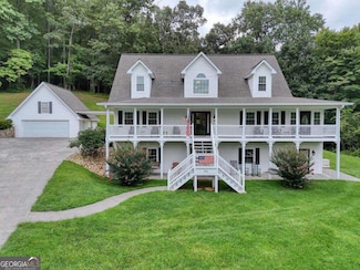 946 Barefoot Rd, Hiawassee, GA 30546