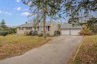 94 Massachusetts Rd, Oakdale, CT 06370