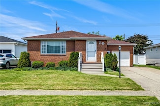 18 Mary Lou Ln, Depew, NY 14043