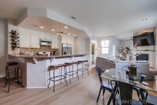 1367 Hornblend St, San Diego, CA 92109