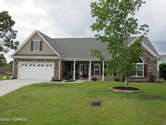 202 Southerland Ct, Hubert, NC 28539