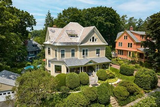 15 Chestnut Hill, Greenfield, MA 01301