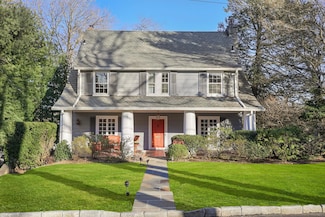 90 Greenacres Ave, Scarsdale, NY 10583
