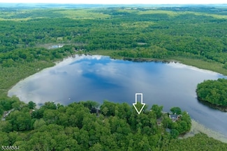 26 W Lakeside Ln, Hampton Township, NJ 07860