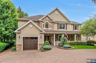 286 N Farview Ave, Paramus, NJ 07652