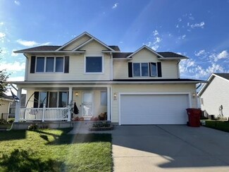605 Larson Dr, Huxley, IA 50124