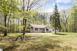 3398 Lamp Post Ln, Traverse City, MI 49685