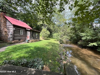 111 Lynn Ln, Glade Valley, NC 28627
