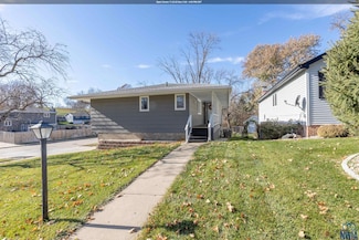 3121 S Nicollet St, Sioux City, IA 51106