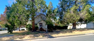 602 NW Clarke St, Grants Pass, OR 97526