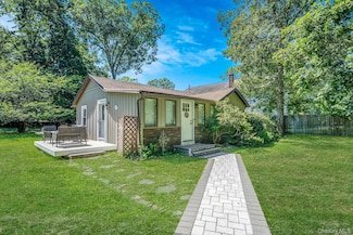 10 Community Rd, Coram, NY 11727